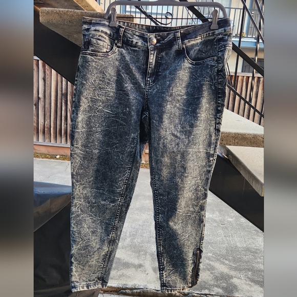 Black Acid Wash Jeans Women’s Size 16 Distressed Look - Picture 1 of 2